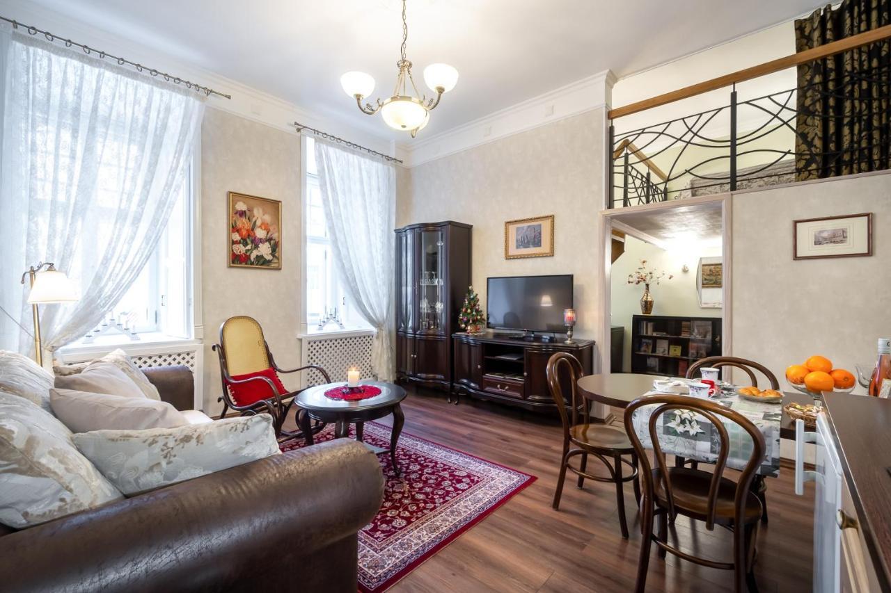 Classic Apartments In Old Town Tallinn Exterior photo