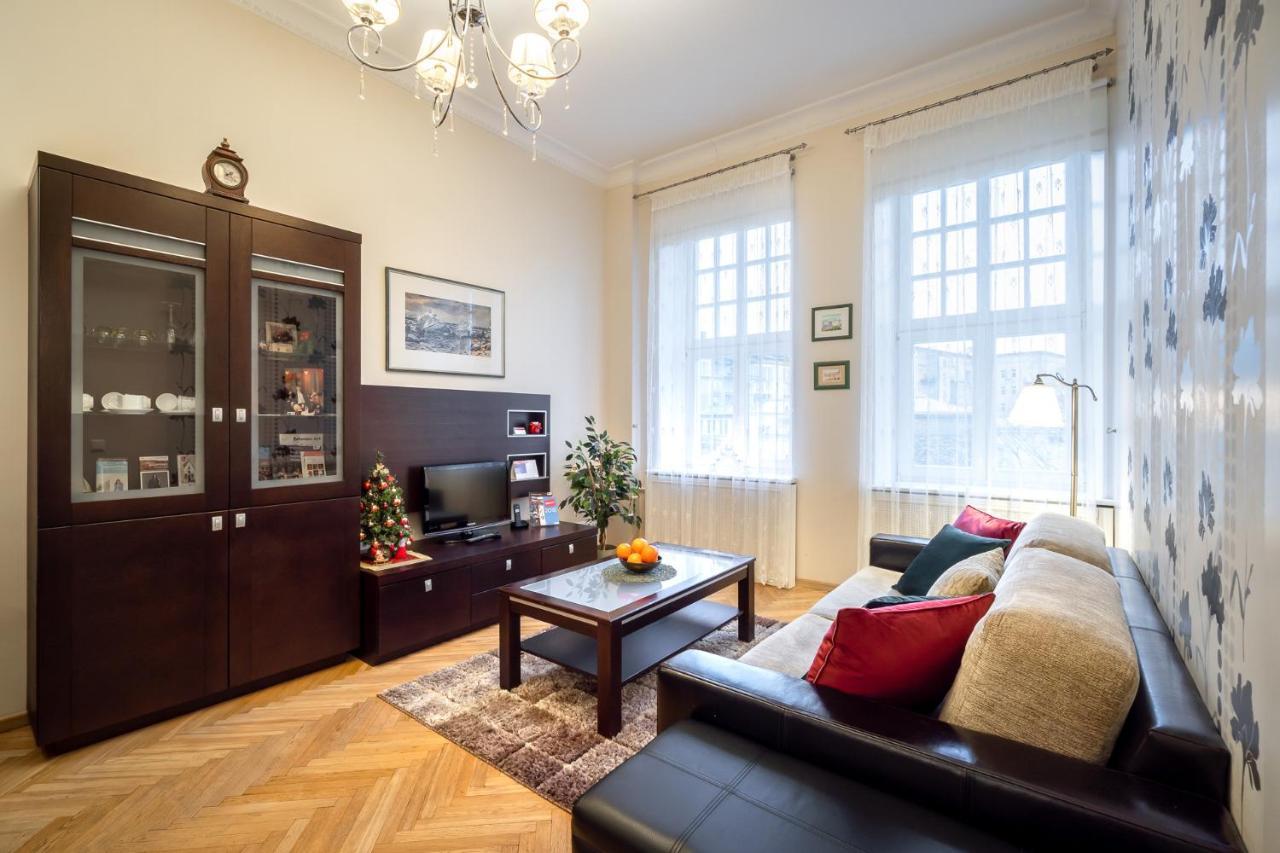 Classic Apartments In Old Town Tallinn Exterior photo
